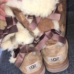 Tan bailey bow UGG boots size 9 women’s